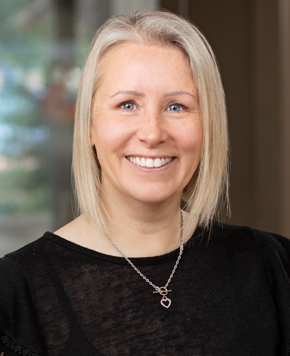 Photograph of Laura Derry