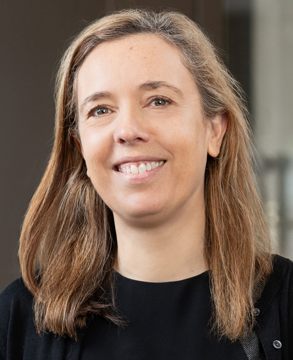 Photograph of Alison Murray